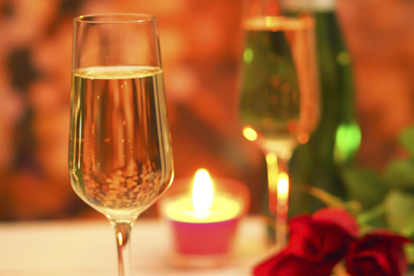 クリスマスプロポーズに婚約指輪を用意するなら！